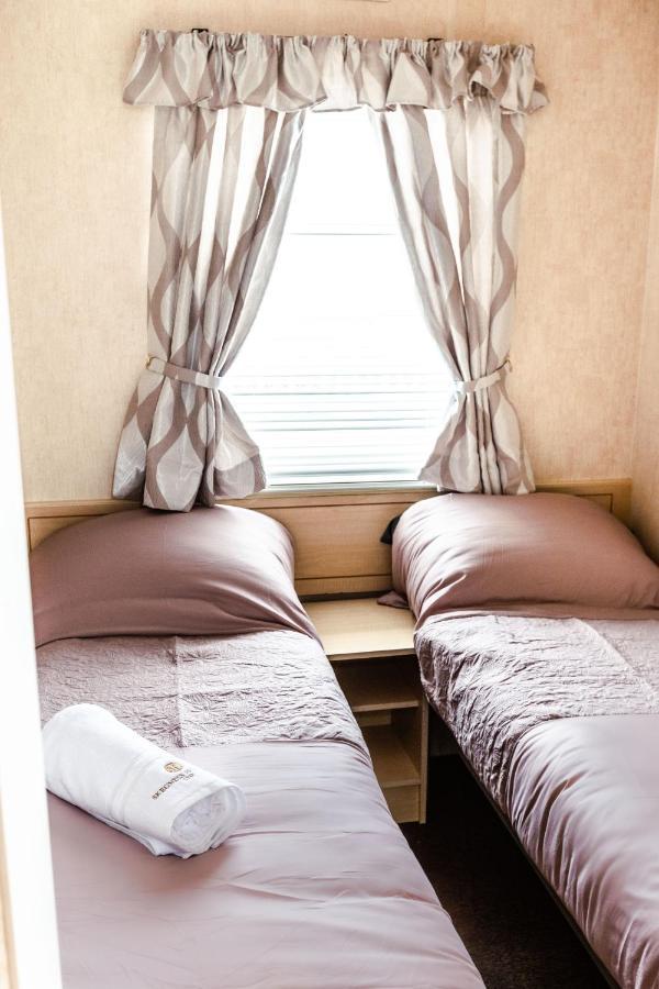 Kings Caravan - Family Groups Only - Very Quiet Park Villa Skegness Bagian luar foto